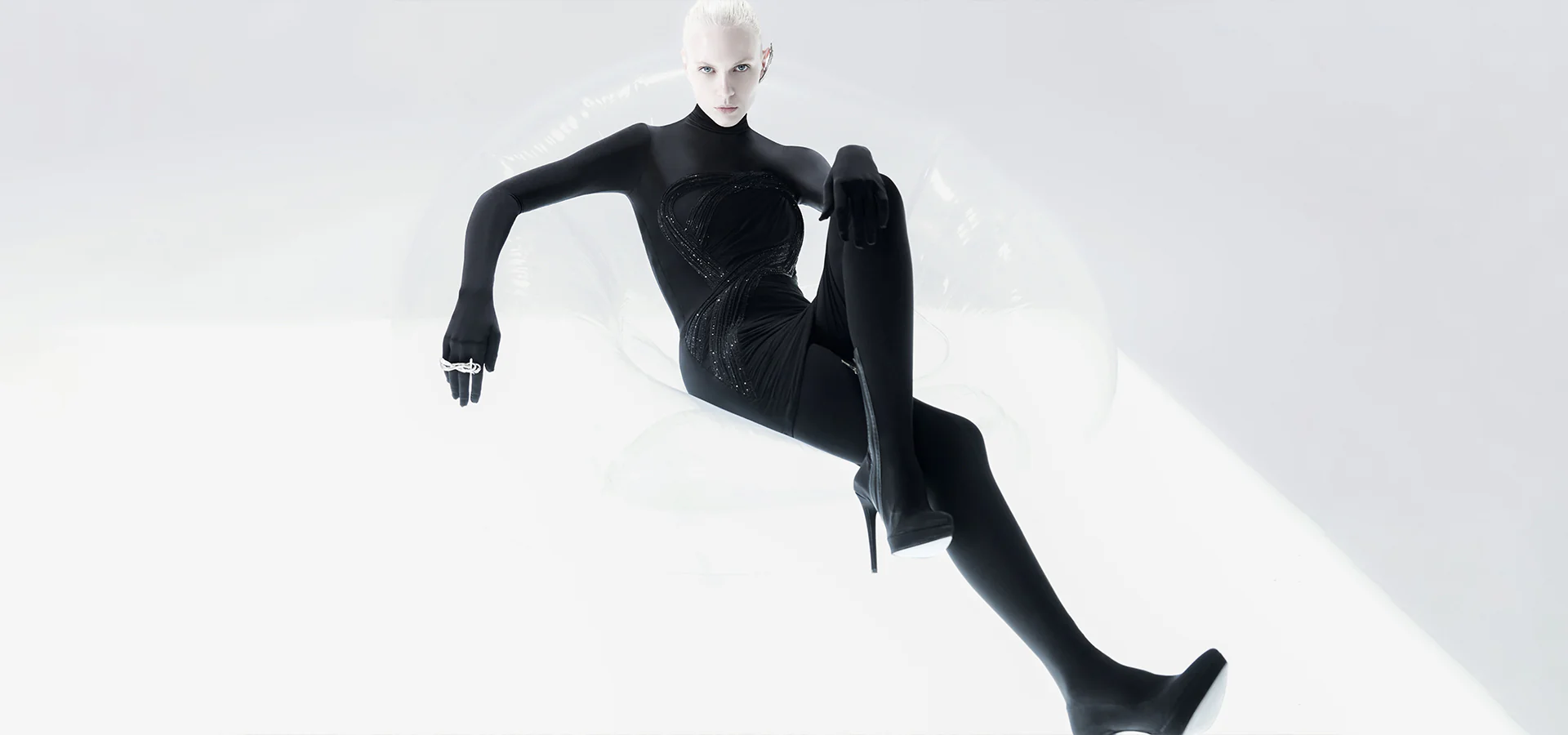 Sculptural Elegance, Avant-Garde Vision